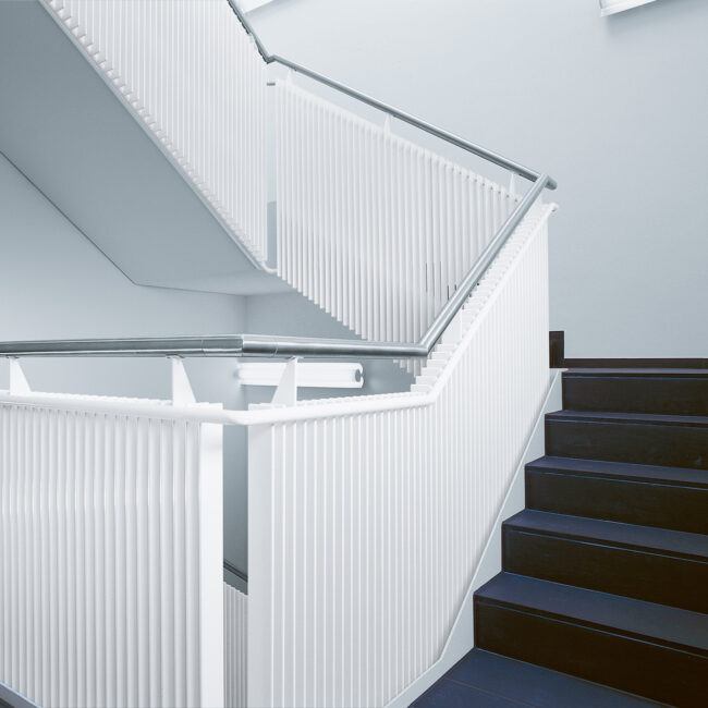 Zehnder_RAD_Excelsior-HY_corridor_white_staircase_railing