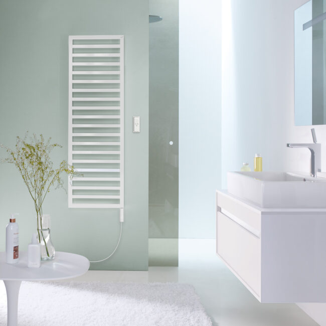 Zehnder_RAD_Quaro-EL_IHC_bathroom_Trafficwhite